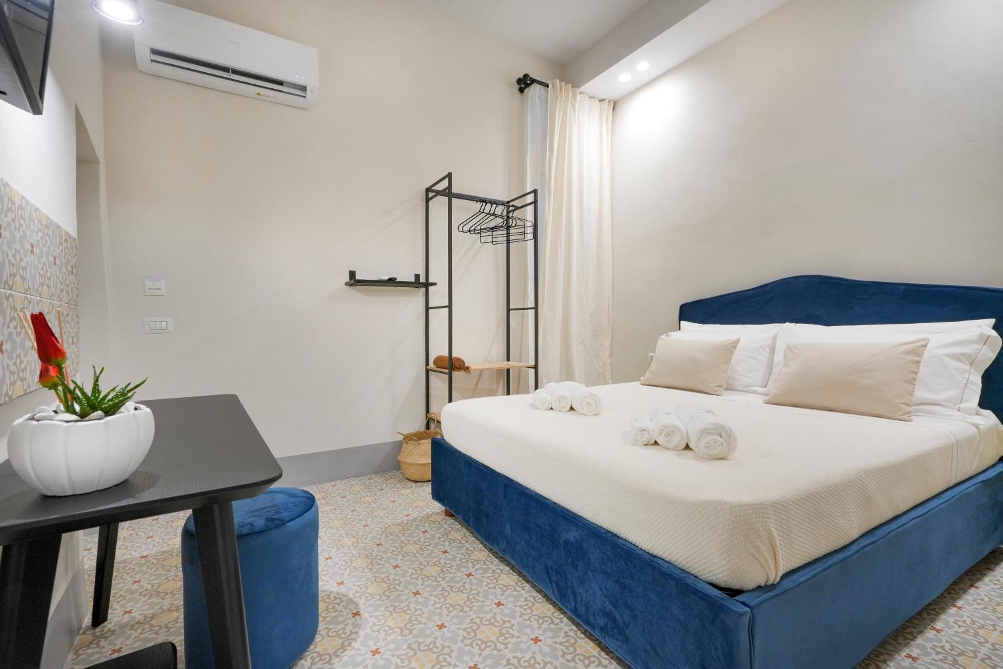 Mimi'S Rooms - Charming Old Town Бари Экстерьер фото